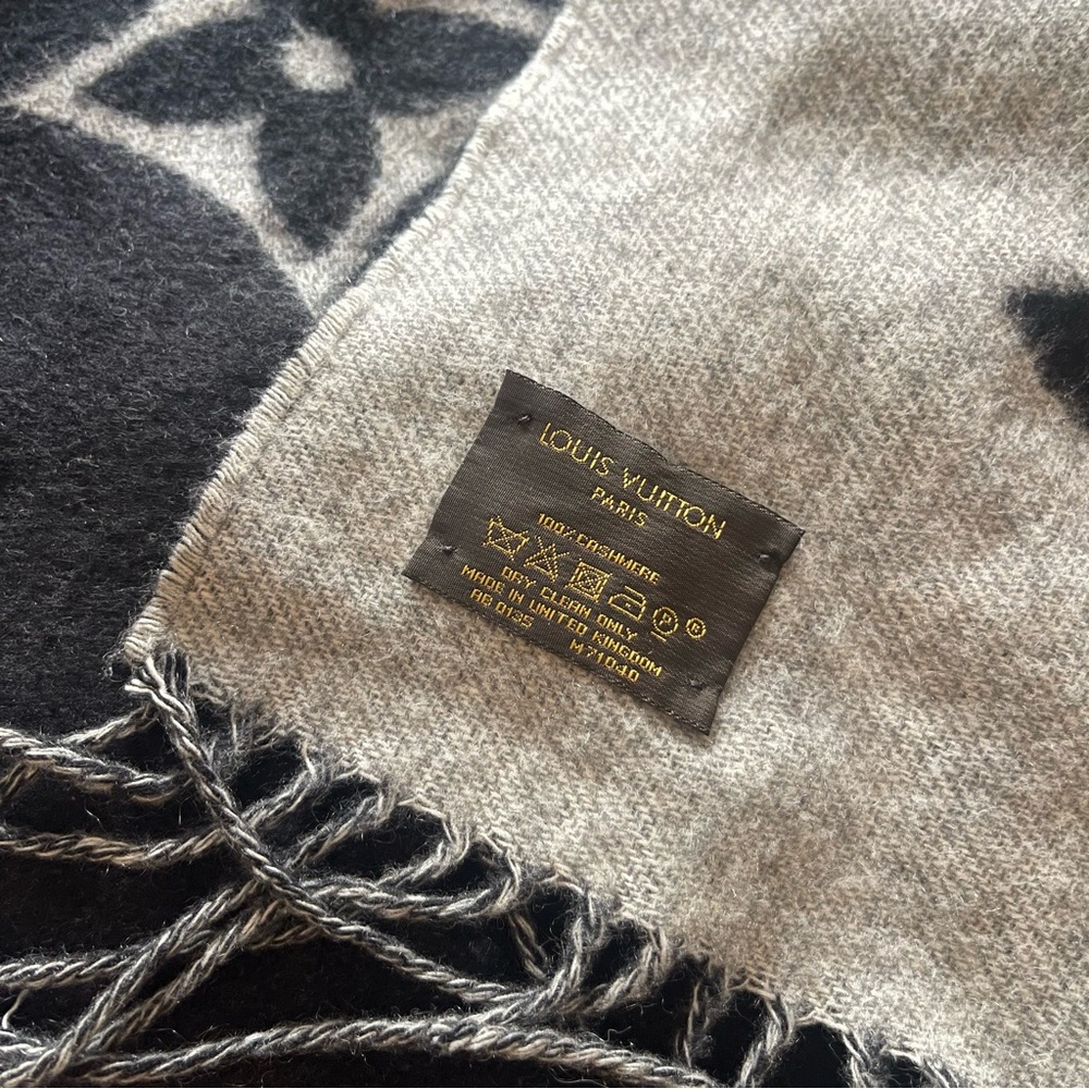 Louis Vuitton Gray and Black Scarf - Picture 3 of 3